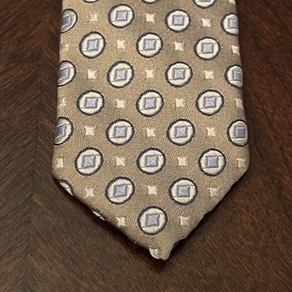 Club Room Tan Hand Made 100% Silk Men’s Neck Tie Made In China - Picture 6 of 9